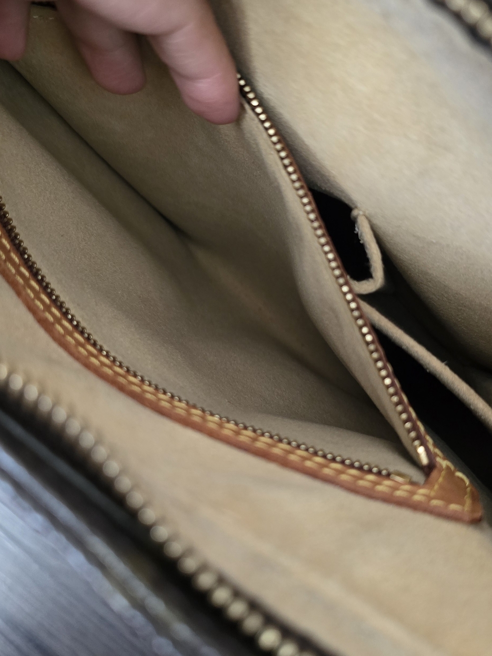 Louis Vuitton Vintage Looping GM Shoulder Bag - Picture 15 of 16